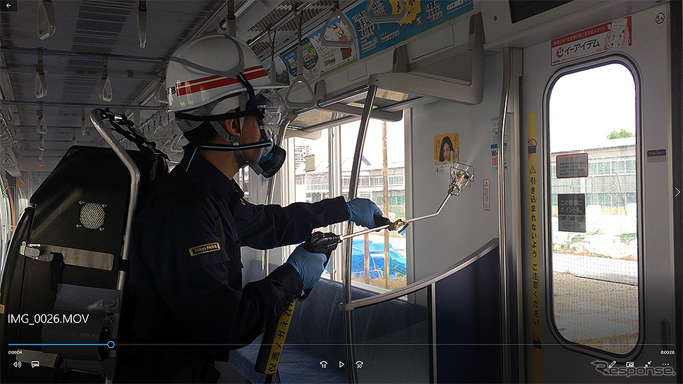 車内に銀イオン系抗菌コート剤を吹き付け《写真 大野雅人(Gazin Airlines)》
