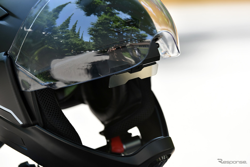 HUDとリヤカメラを内臓したスマートヘルメット「クロスヘルメット X1」《写真撮影 中野英幸》