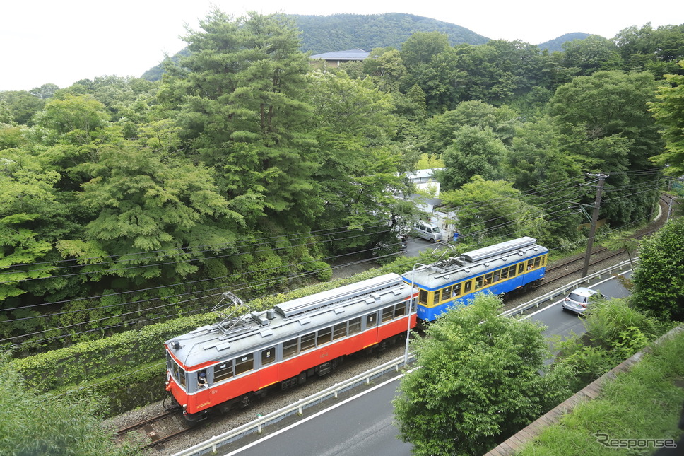 7月23日運行再開!箱根登山鉄道の楽しみ方をおさらいしてみる《撮影 小林岳夫》「箱根ゆとわ」の登山鉄道再開を記念して用意されたコンドミニアムの客室からは登山電車を眺められる