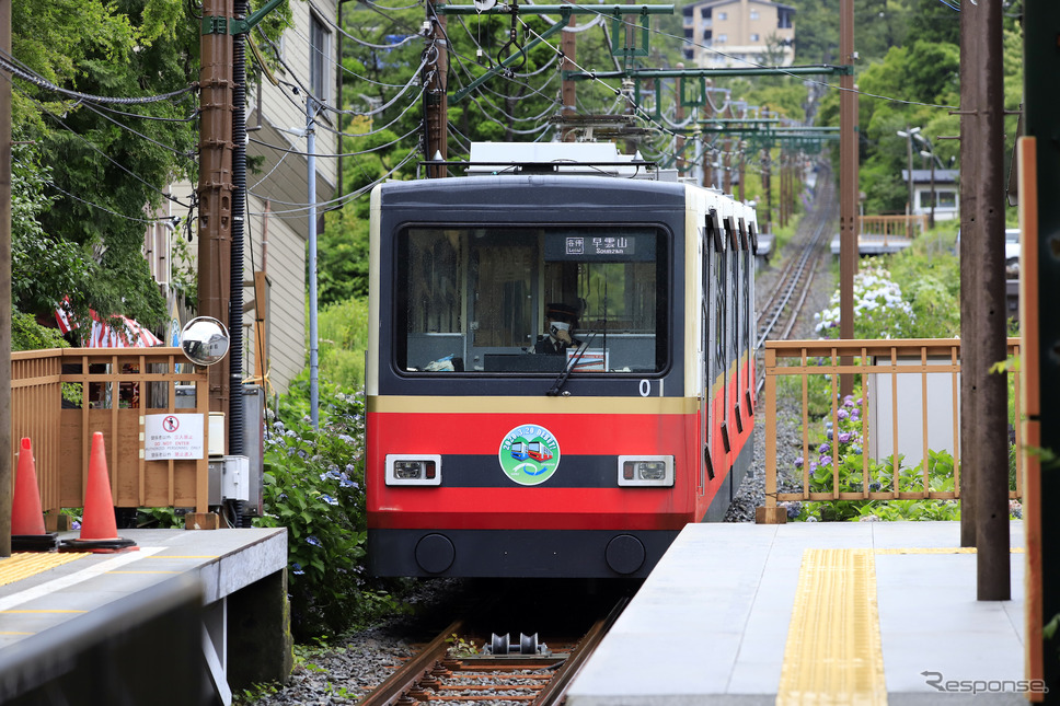 7月23日運行再開!箱根登山鉄道の楽しみ方をおさらいしてみる《撮影 レスポンス編集部》強羅駅から早雲山駅へと向かうケーブルカー新型車両