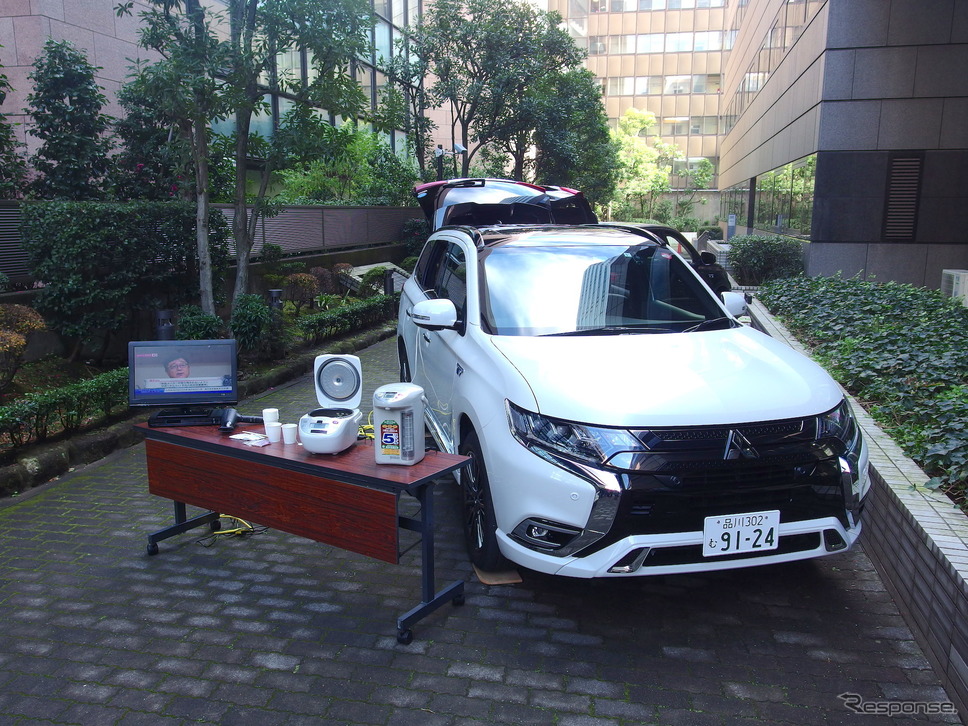 三菱アウトランダーPHEV給電デモ(2019年12月)《写真撮影 高木啓》