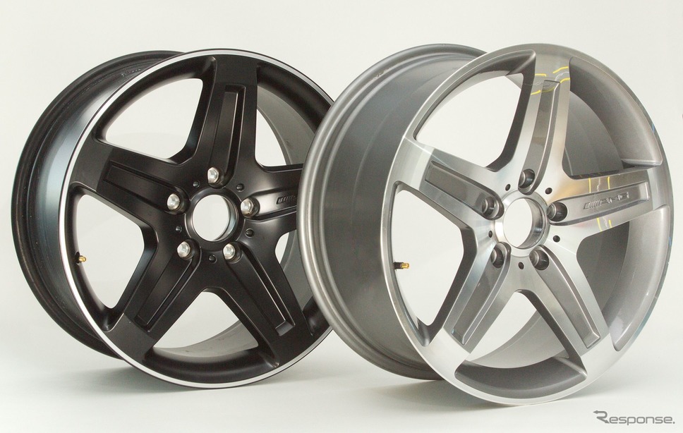メルセデスベンツのホイール。左が正規品で右が偽造品。ストレステストでは右の偽造品にクラックが発生《photo by Daimler》