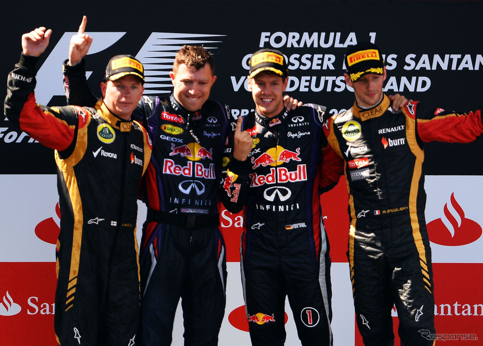 2013年F1ニュルブルクリンク戦の表彰式。優勝は当時レッドブルのS.ベッテル（右から2人目。同年のレース名はドイツGP）。《写真提供 Red Bull》