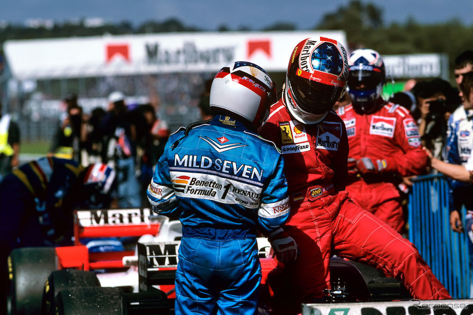 1996年F1ポルトガルGP（エストリル）。背中はアレジ、中央はシューマッハ。《Photo by Paul-Henri Cahier /Hulton Archive/ゲッティイメージズ》