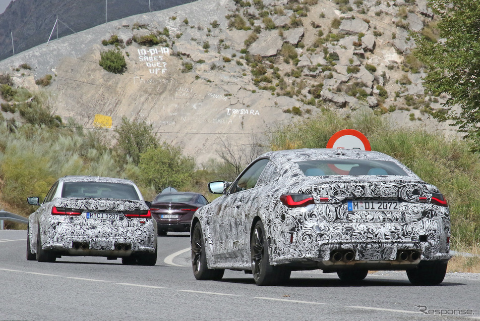 BMW M3セダン(奥)&M4クーペ(手前)新型プロトタイプ(スクープ写真)《APOLLO NEWS SERVICE》