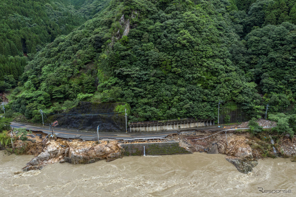 国道219号神瀬橋東詰付近(7月6日)《Photo by Carl Court/Getty Images News/ゲッティイメージズ》