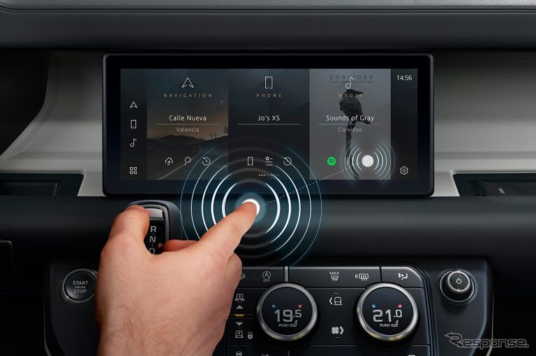 ジャガー・ランドローバーが開発した非接触タッチスクリーン《photo by Jaguar Land Rover》