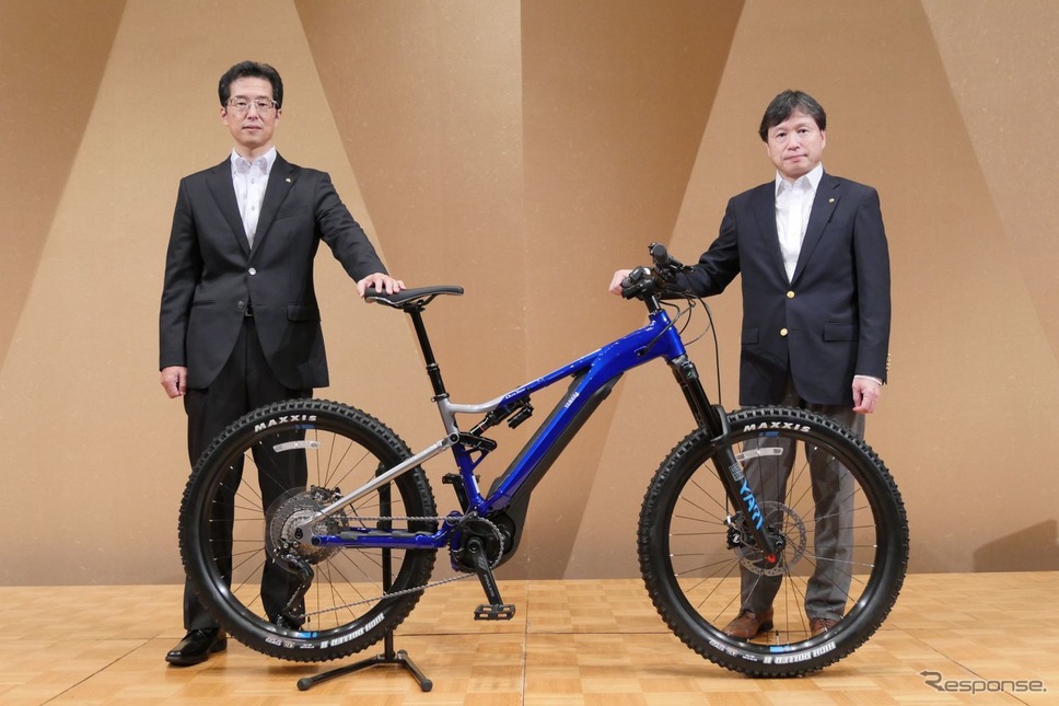 ヤマハ発動機 SPV事業部長 村田和弘氏(右)、SPV事業部 開発部長 西山統邦氏(左)《写真提供 ヤマハ発動機》