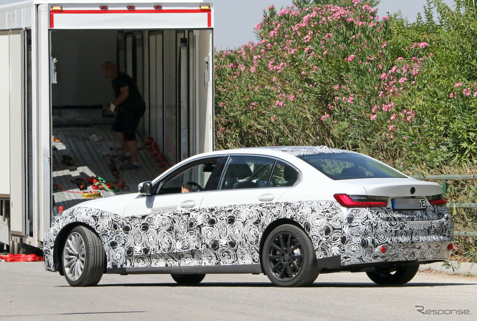 BMW 3シリーズ EV 市販型プロトタイプ（スクープ写真）《APOLLO NEWS SERVICE》