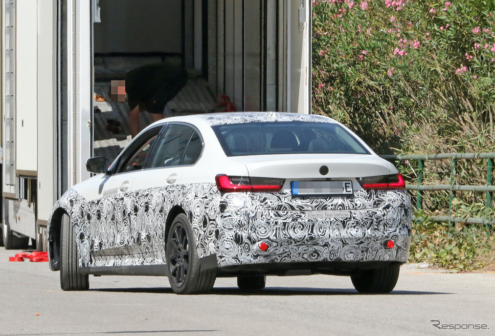 BMW 3シリーズ EV 市販型プロトタイプ(スクープ写真)《APOLLO NEWS SERVICE》