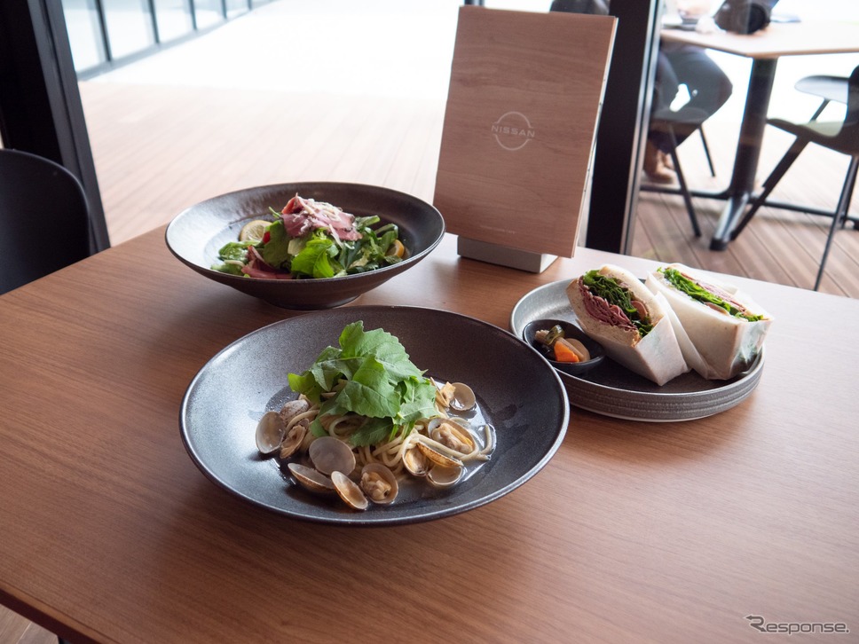 ニッサンパリビリオン NISSAN CHAYA CAFE《写真撮影 滑川寛》