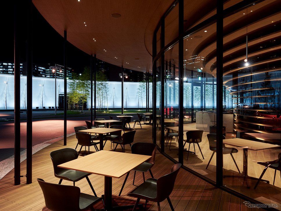 ニッサンパリビリオン NISSAN CHAYA CAFE《写真提供 日産自動車》