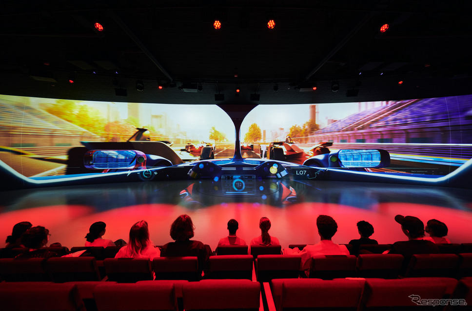ニッサンパビリオン THE THEATER、FORMULA E THE RIDE《写真提供 日産自動車》