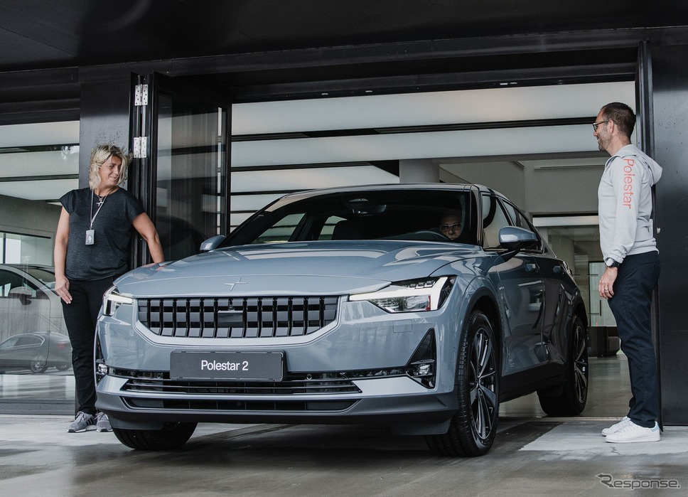 ポールスター 2 を欧州最初の顧客に引き渡し《photo by Polestar》
