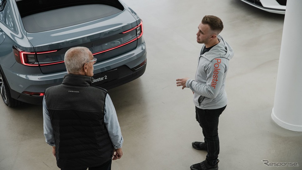 ポールスター 2 を欧州最初の顧客に引き渡し《photo by Polestar》