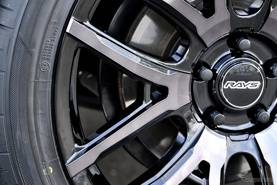 モデル名:TEAM DAYTONA F6 Drive/推奨サイズ:20×8.5JInset42 5H-114.3/カラー:ブラックマシニング/タイヤサイズ:255/45R20《写真撮影 雪岡直樹》