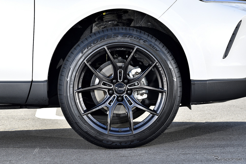 モデル名:レイズ GRAM LIGHTS 57FXZ/推奨サイズ:20×9.5JInset35 5H-114.3 ※チューナーサイズ/カラー:スーパーダークガンメタ/タイヤサイズ:255/45R20《写真撮影 雪岡直樹》