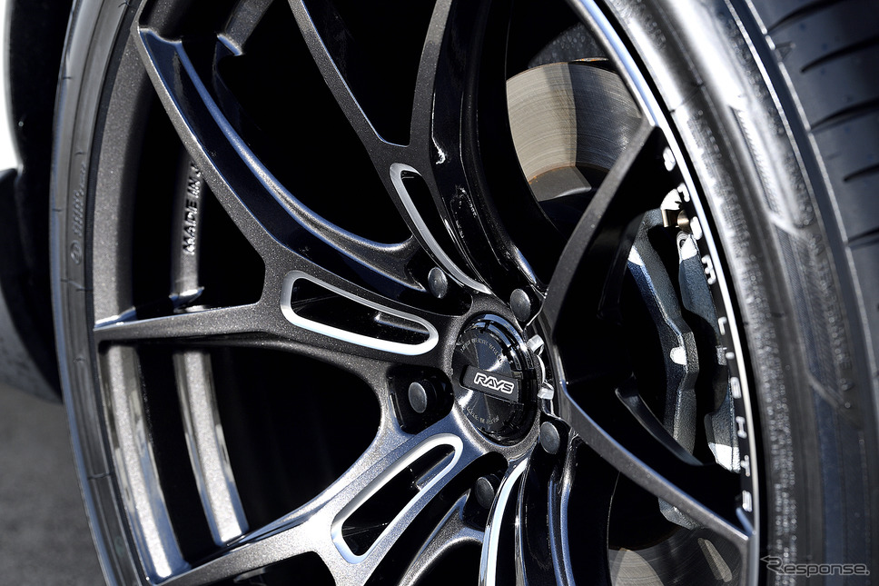 モデル名:レイズ GRAM LIGHTS 57FXZ/推奨サイズ:20×9.5JInset35 5H-114.3 ※チューナーサイズ/カラー:スーパーダークガンメタ/タイヤサイズ:255/45R20《写真撮影 雪岡直樹》