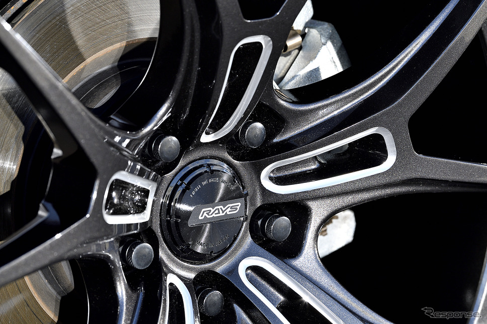 モデル名:レイズ GRAM LIGHTS 57FXZ/推奨サイズ:20×9.5JInset35 5H-114.3 ※チューナーサイズ/カラー:スーパーダークガンメタ/タイヤサイズ:255/45R20《写真撮影 雪岡直樹》