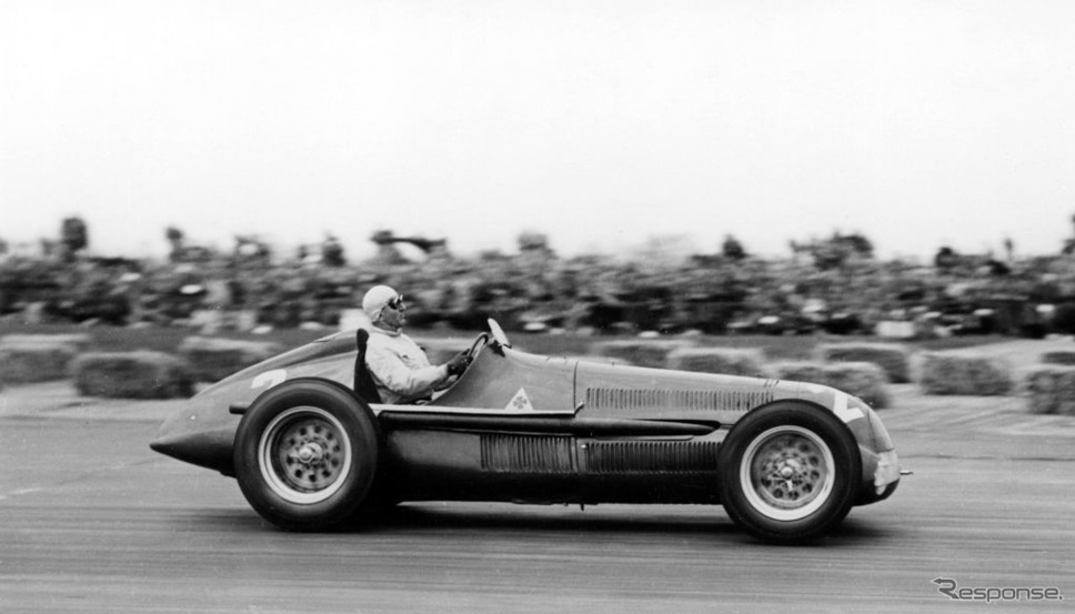 ウィナー、ジュゼッペ・ファリーナのアルファロメオ158（1950年、F1イギリスGP）《Photo by National Motor Museum/Heritage Images/Hulton Archive/ゲッティイメージズ》