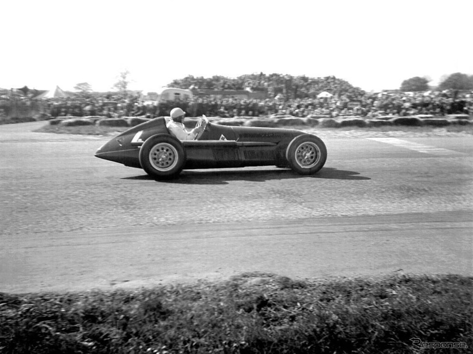 レグ・パーネルのアルファロメオ158（1950年、F1イギリスGP）《Photo by GP Library/Universal Images Group/ゲッティイメージズ》