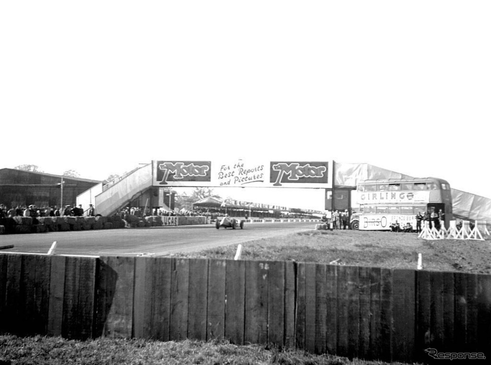 1950年、F1イギリスGP（シルバーストン）のフィニッシュライン《Photo by GP Library/Universal Images Group/ゲッティイメージズ》