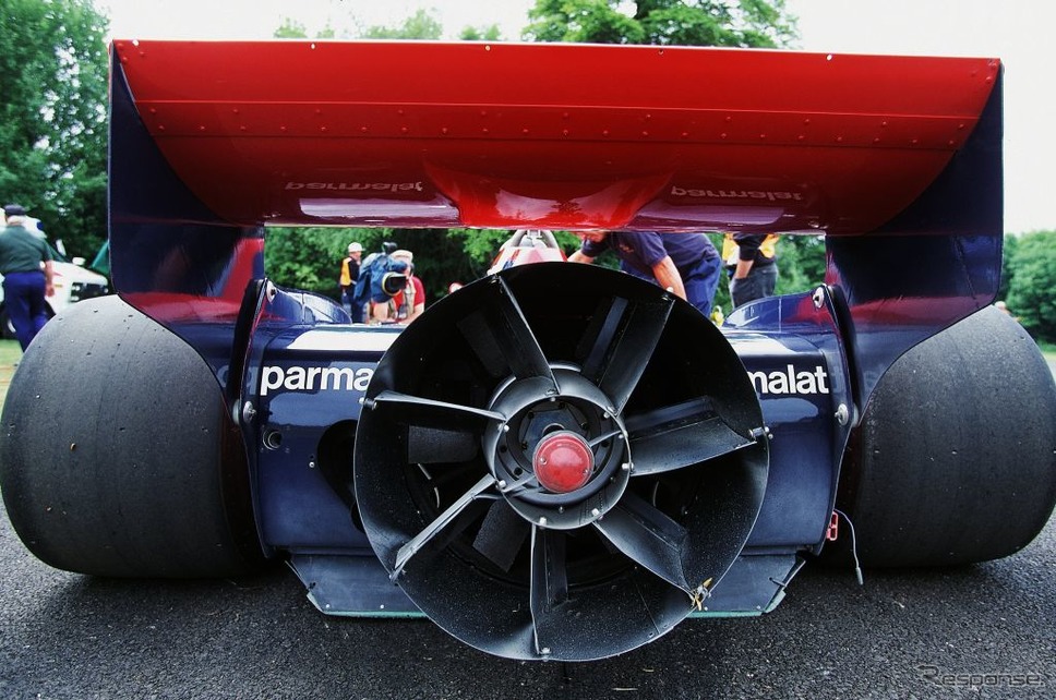 ブラバムBT46B“ファンカー”(グッドウッド2001)《Photo by Bryn Lennon/Allsport/Getty Images Sport/ゲッティイメージズ》