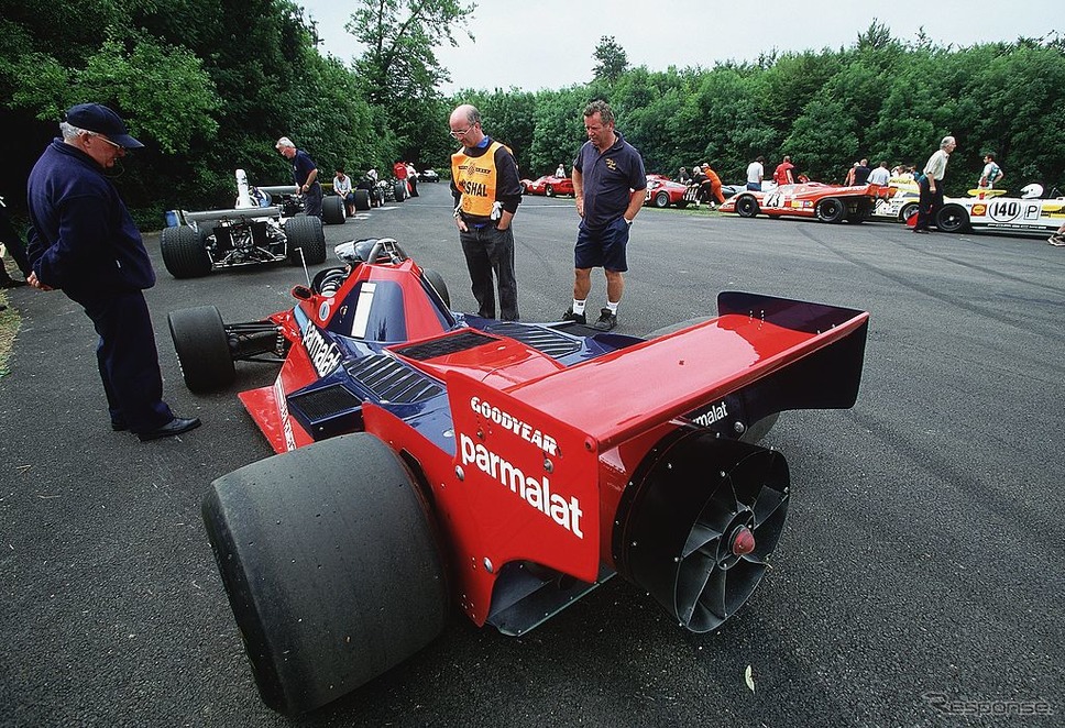 ブラバムBT46B“ファンカー”(グッドウッド2001)《Photo by Bryn Lennon/Allsport/Getty Images Sport/ゲッティイメージズ》