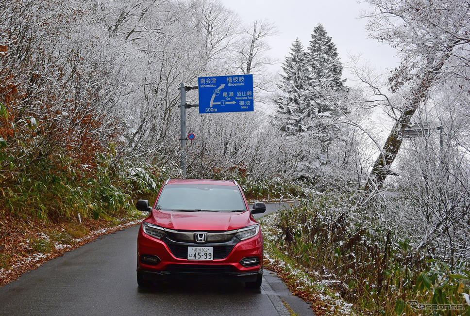 御池の名もなき峠を越え、国道352号線は只見川へと降っていく。《写真撮影 井元康一郎》