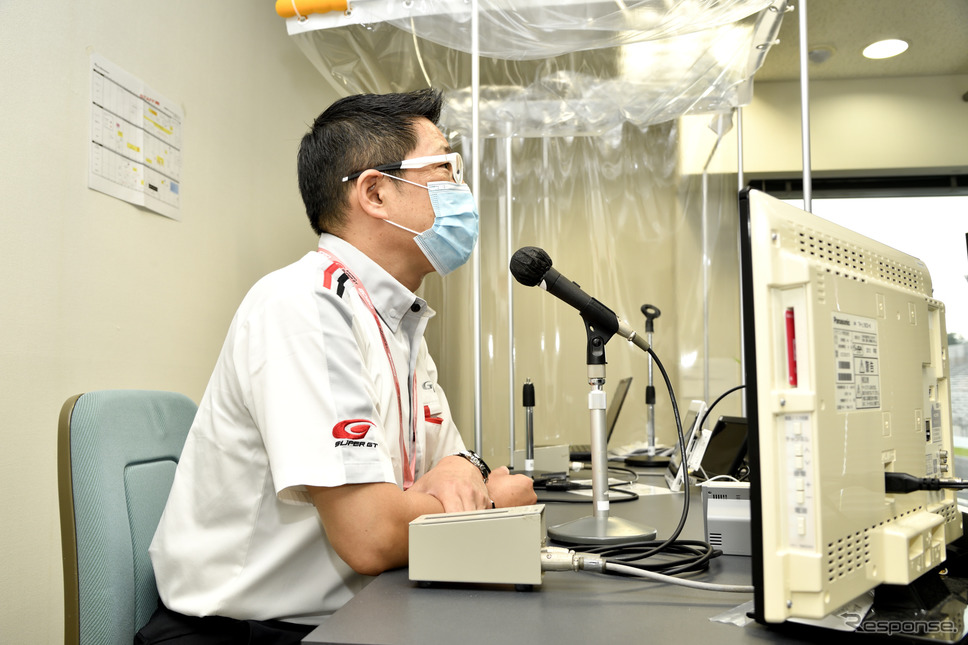場内実況を担当するピエール北川氏《撮影 雪岡直樹》