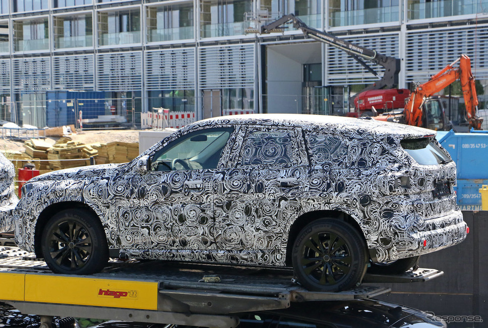 BMW X1 次期型プロトタイプ（スクープ写真）《APOLLO NEWS SERVICE》