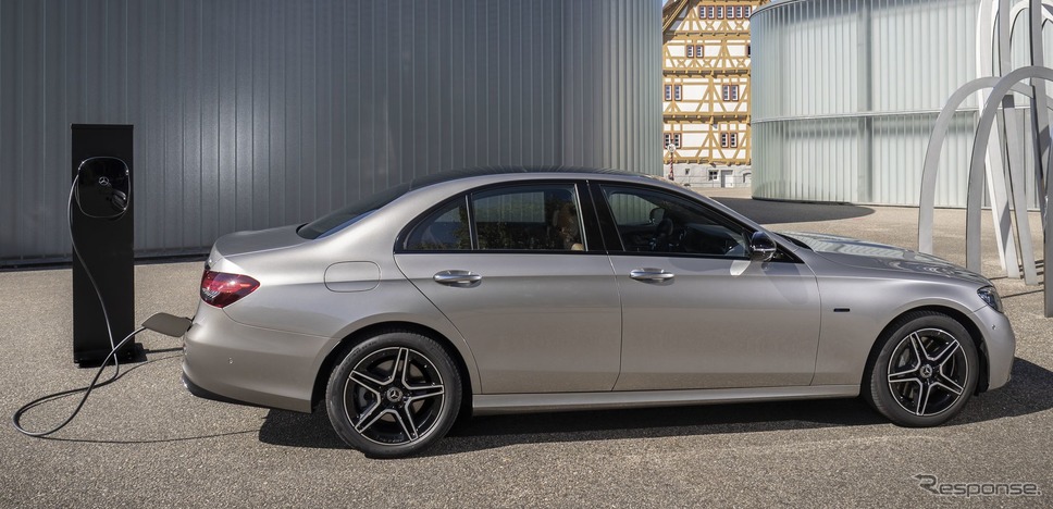 メルセデスベンツ Eクラス・セダン 改良新型のPHV「E 300 e 4MATIC」《photo by Mercedes-Benz》