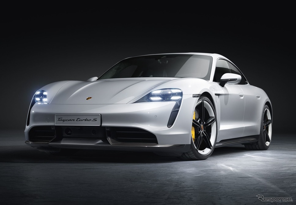 ポルシェ・タイカン の2021年モデル《photo by Porsche》