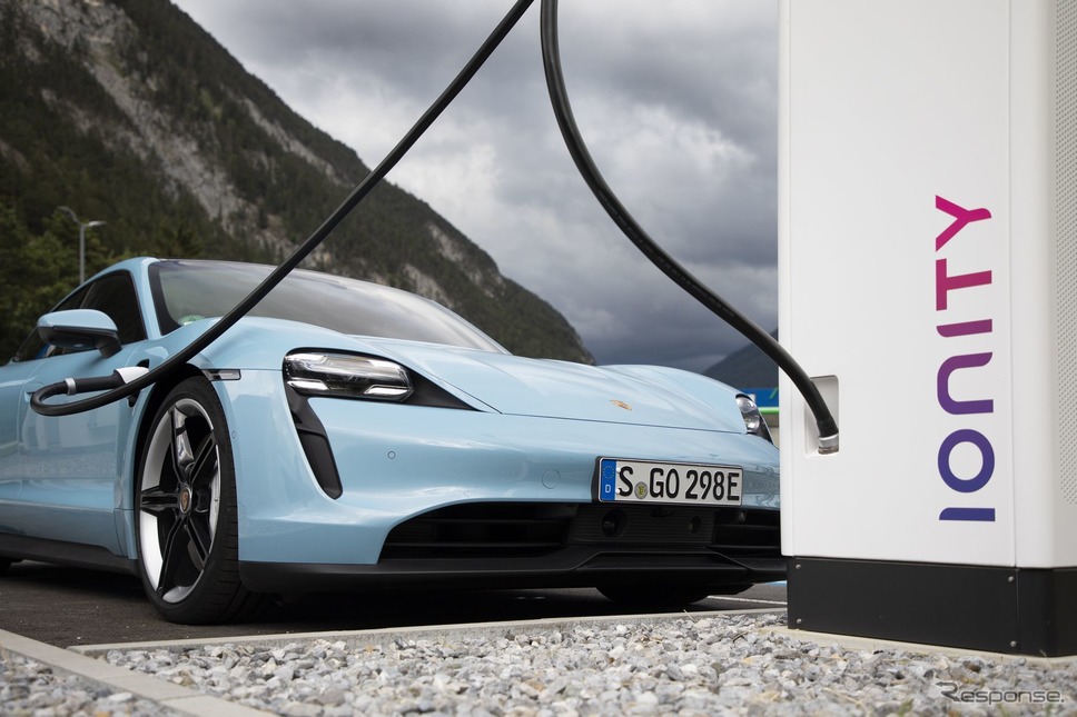ポルシェ・タイカン の2021年モデル《photo by Porsche》