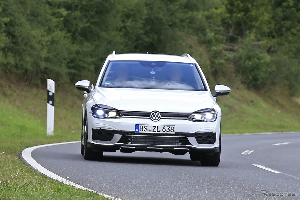 VW ゴルフR ヴァリアント 次期型プロトタイプ(スクープ写真)《APOLLO NEWS SERVICE》