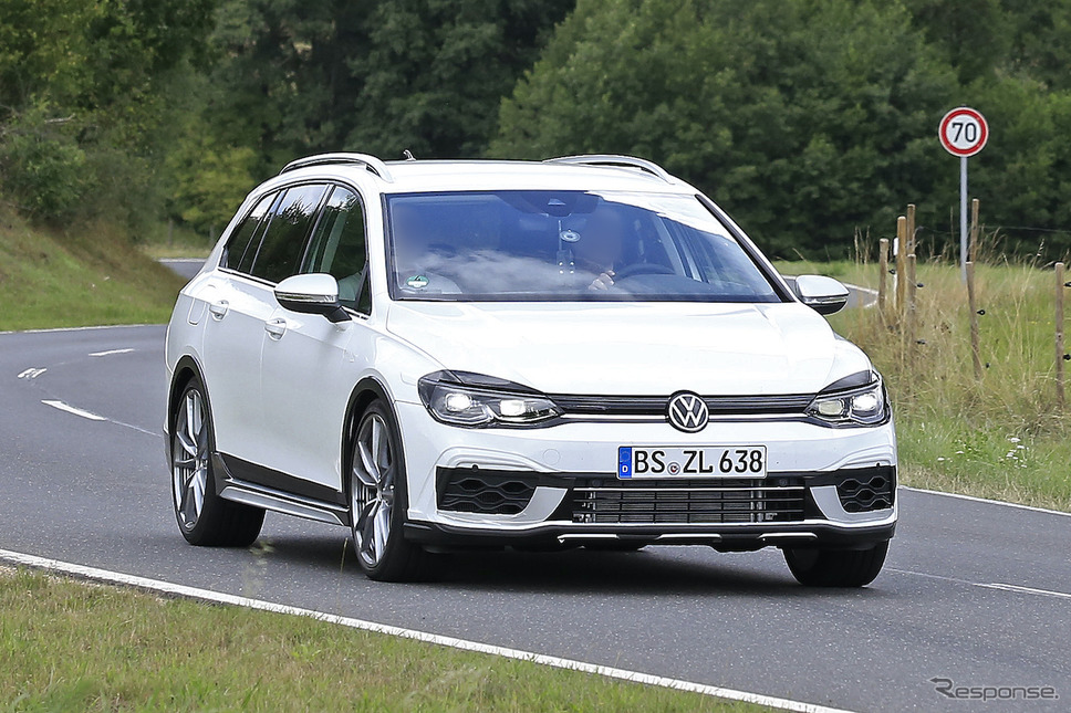 VW ゴルフR ヴァリアント 次期型プロトタイプ(スクープ写真)《APOLLO NEWS SERVICE》