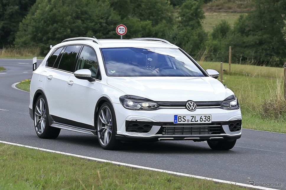 VW ゴルフR ヴァリアント 次期型プロトタイプ(スクープ写真)《APOLLO NEWS SERVICE》
