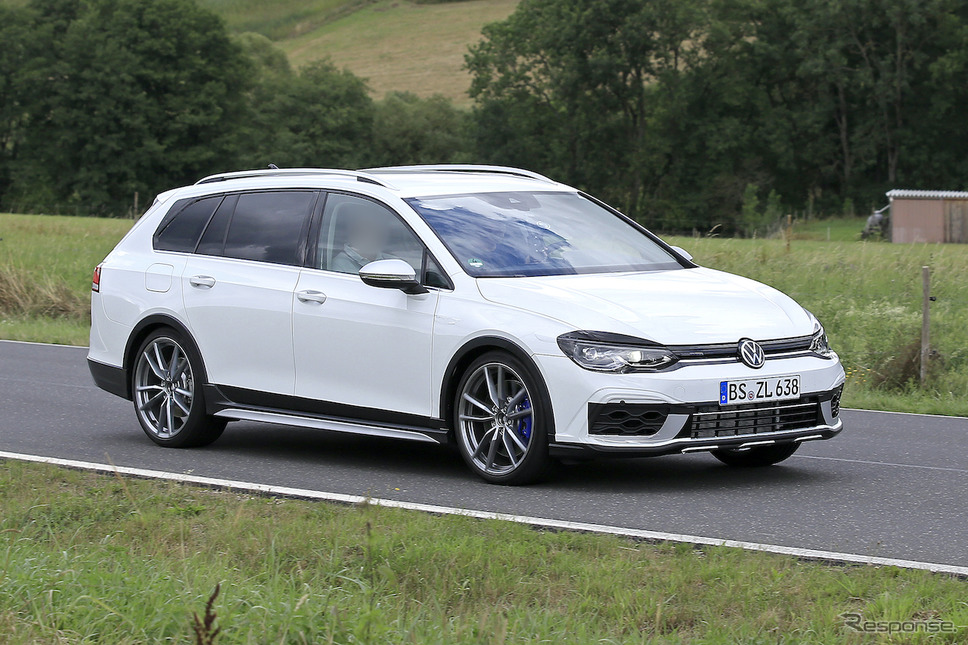 VW ゴルフR ヴァリアント 次期型プロトタイプ(スクープ写真)《APOLLO NEWS SERVICE》