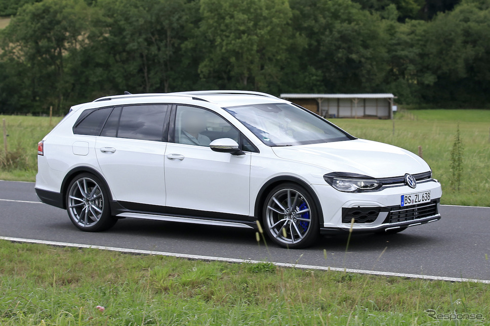 VW ゴルフR ヴァリアント 次期型プロトタイプ(スクープ写真)《APOLLO NEWS SERVICE》