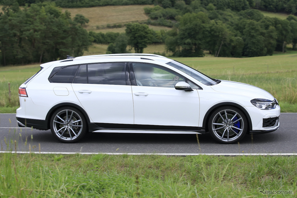 VW ゴルフR ヴァリアント 次期型プロトタイプ(スクープ写真)《APOLLO NEWS SERVICE》