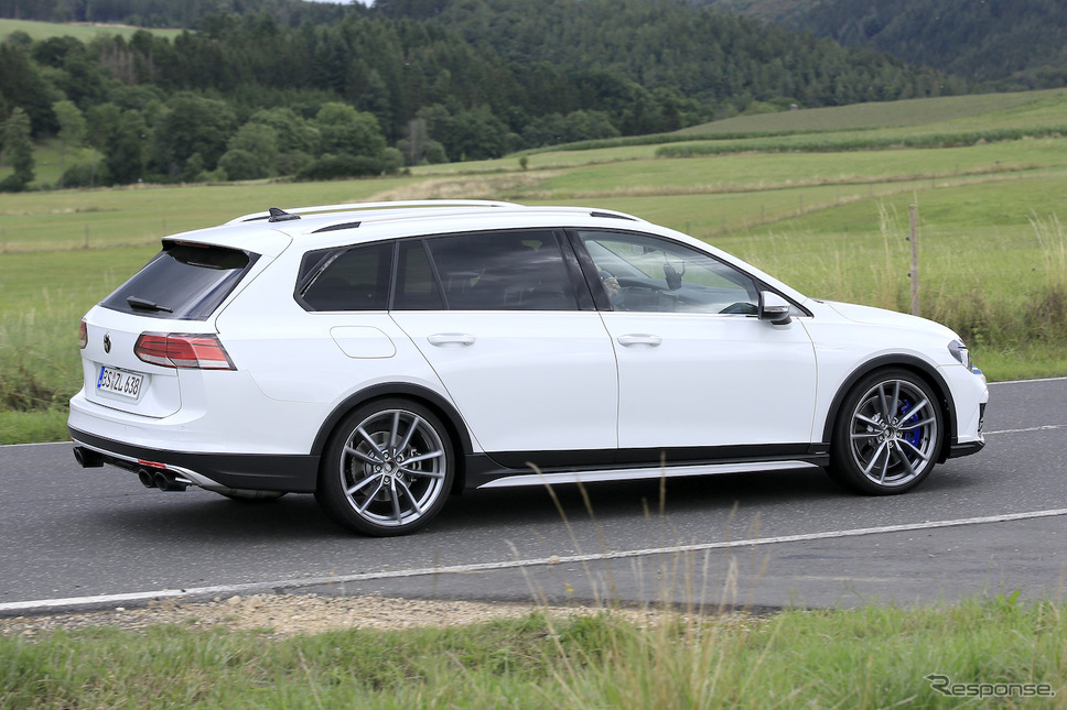 VW ゴルフR ヴァリアント 次期型プロトタイプ(スクープ写真)《APOLLO NEWS SERVICE》