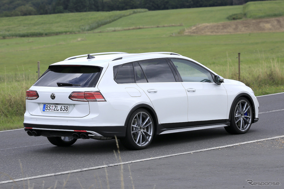 VW ゴルフR ヴァリアント 次期型プロトタイプ(スクープ写真)《APOLLO NEWS SERVICE》