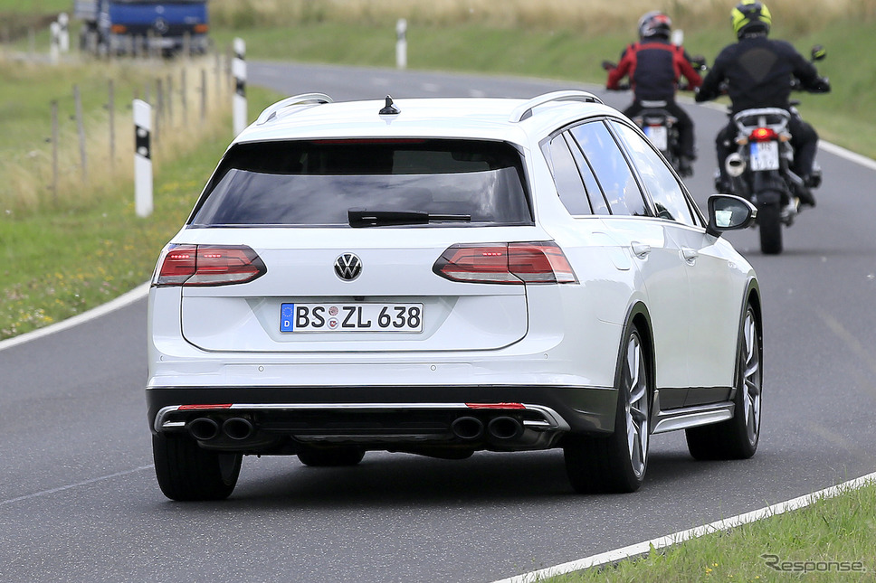 VW ゴルフR ヴァリアント 次期型プロトタイプ(スクープ写真)《APOLLO NEWS SERVICE》