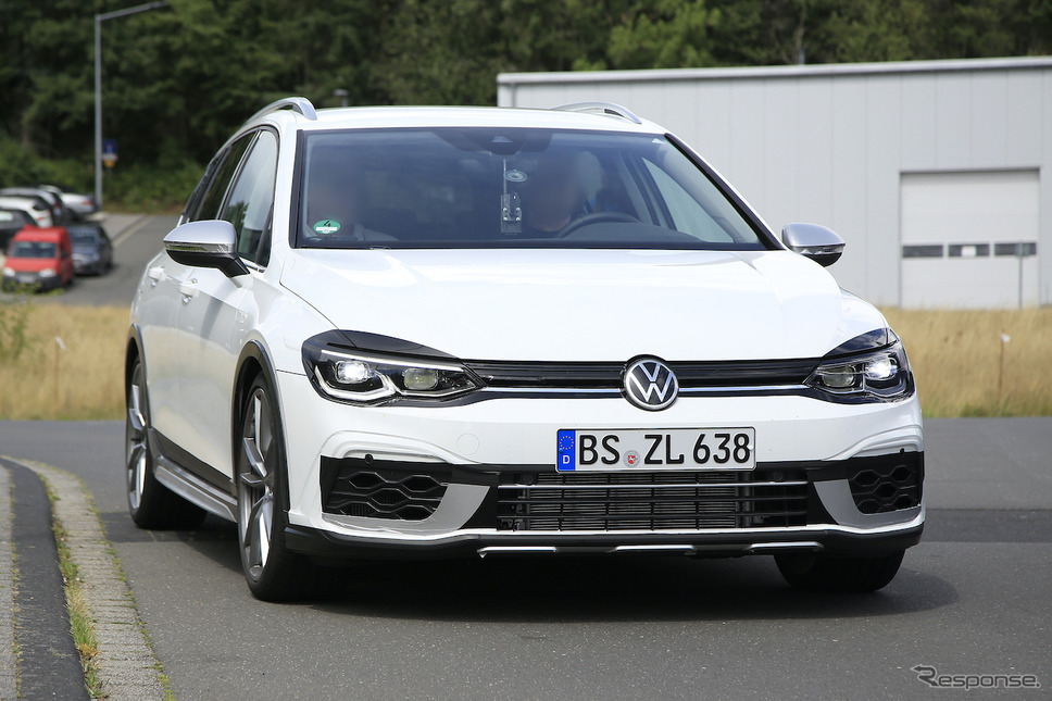 VW ゴルフR ヴァリアント 次期型プロトタイプ(スクープ写真)《APOLLO NEWS SERVICE》
