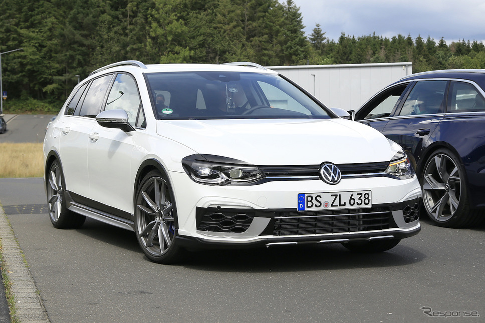VW ゴルフR ヴァリアント 次期型プロトタイプ(スクープ写真)《APOLLO NEWS SERVICE》