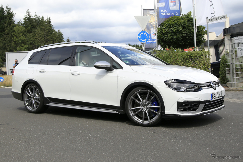 VW ゴルフR ヴァリアント 次期型プロトタイプ(スクープ写真)《APOLLO NEWS SERVICE》