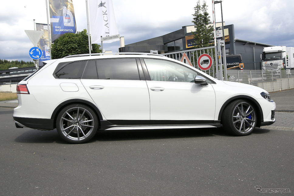VW ゴルフR ヴァリアント 次期型プロトタイプ(スクープ写真)《APOLLO NEWS SERVICE》