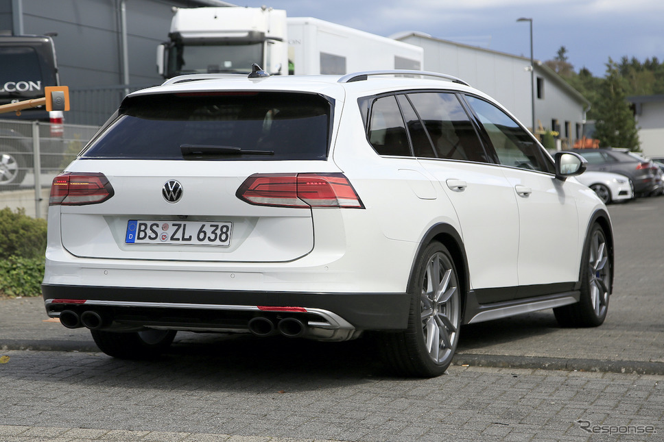 VW ゴルフR ヴァリアント 次期型プロトタイプ(スクープ写真)《APOLLO NEWS SERVICE》