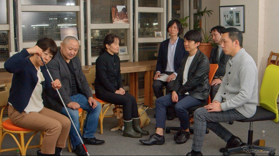 視覚障がい者との対話《写真提供 テイ・エス テック》
