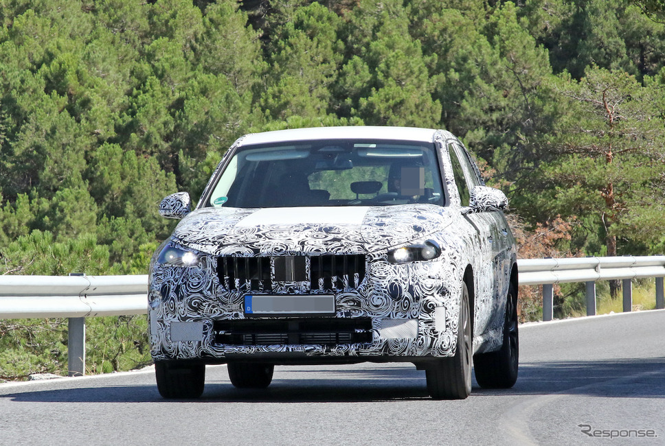 BMW X1 次期型プロトタイプ(スクープ写真)《APOLLO NEWS SERVICE》